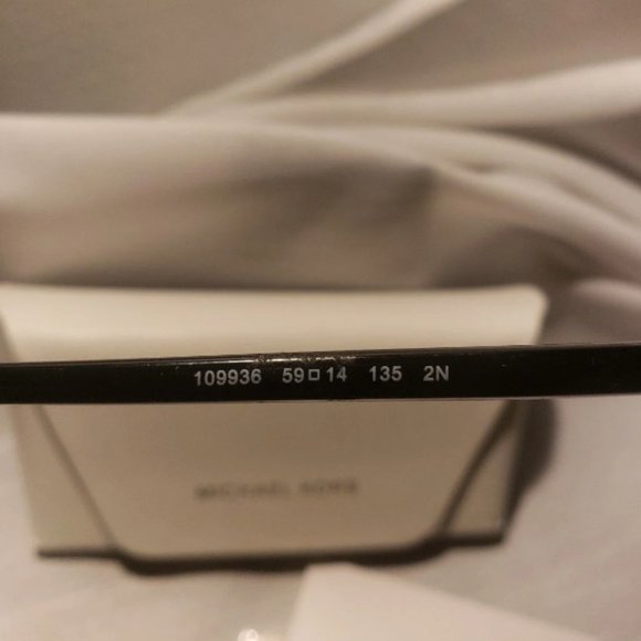 Michael Kors aviation Sunglasses - Picture 4 of 5